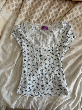 Edikted White Floral Ribbed Short Sleeve Tee with Lace Trim